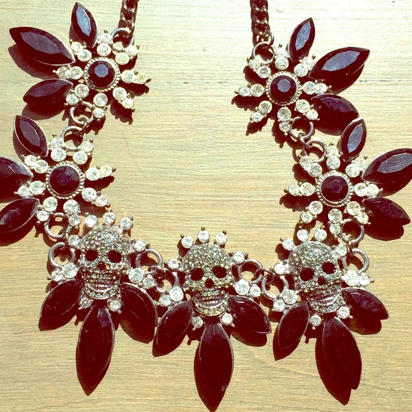 Jewelry - ♨️💀Beautiful Skull Necklace💀♨️